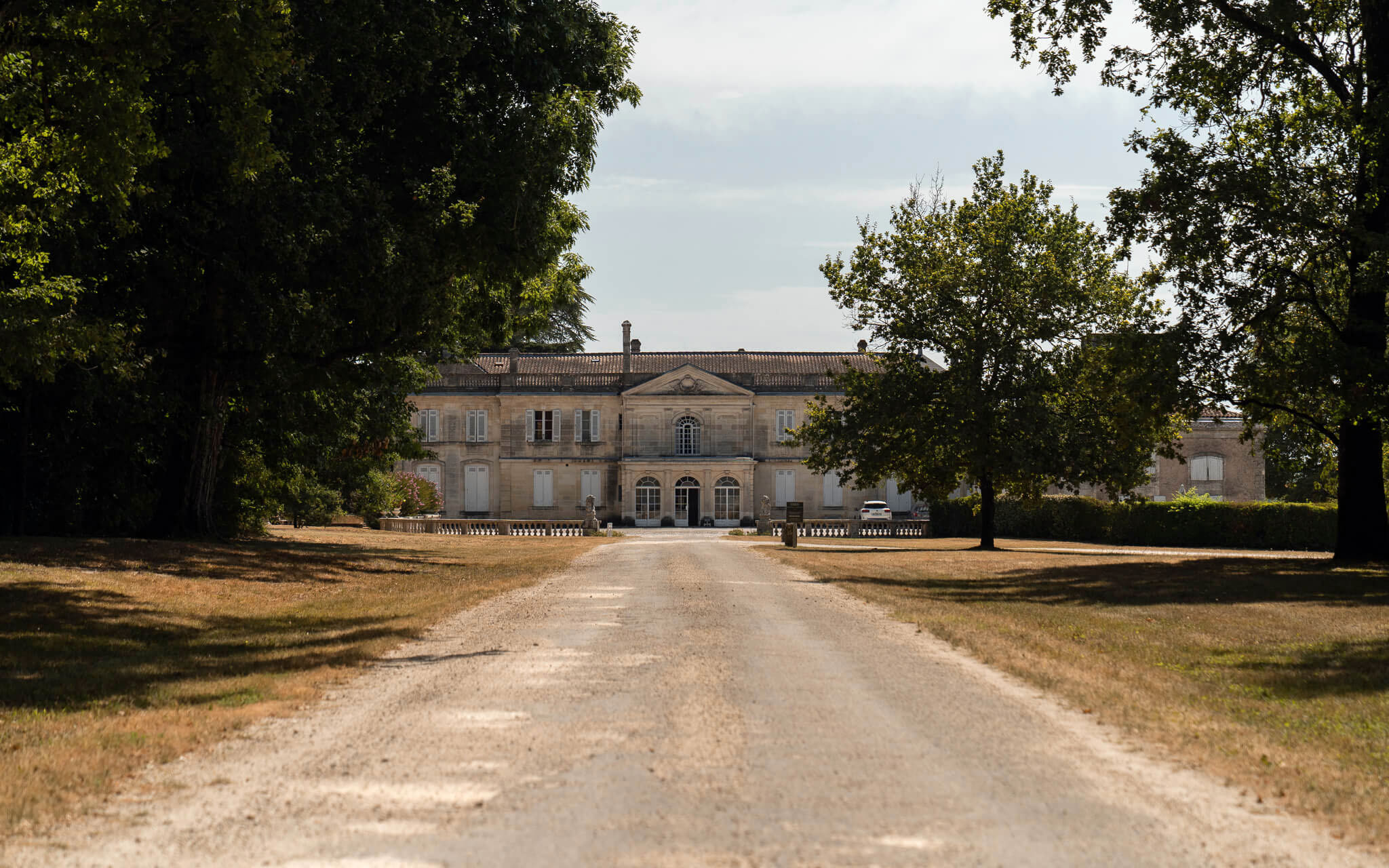 Allee-principale-chateau-du-Taillan