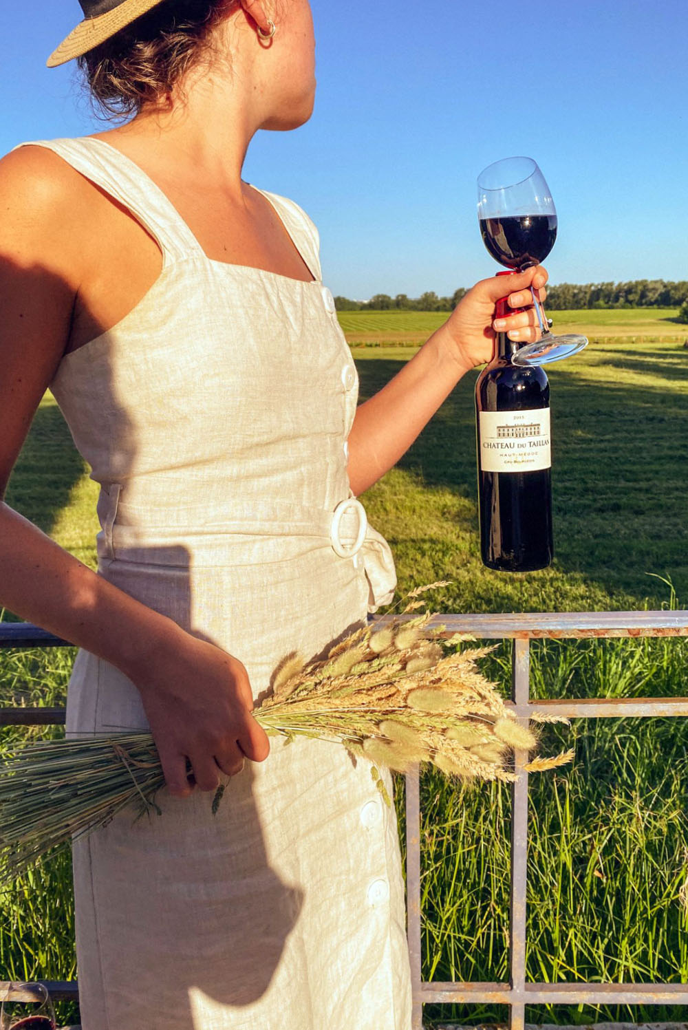Bouteille-et-verre-de-vin Bouteille-et-verre-de-vin